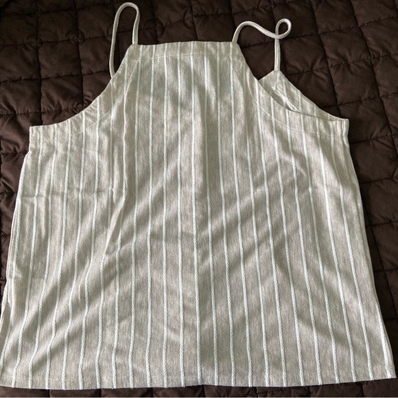 Striped tank top with button detail and racer back - Picture 3 of 4